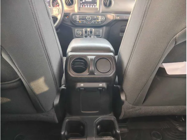 Car image 24