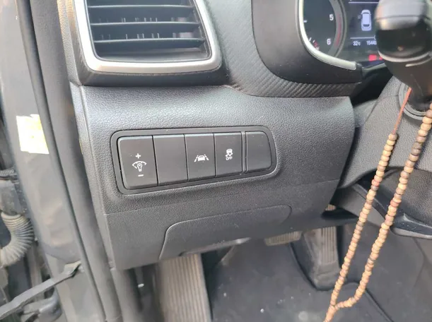 Car image 40