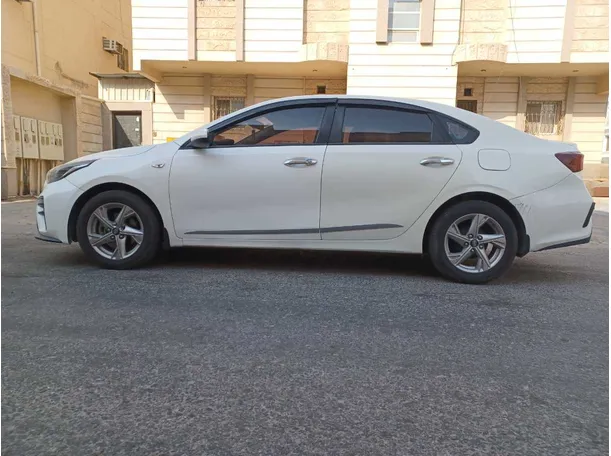 Car image 8