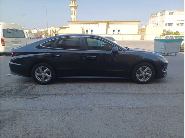Car image 4