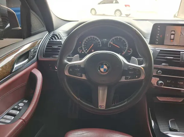 Car image 19