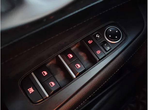 Car image 30