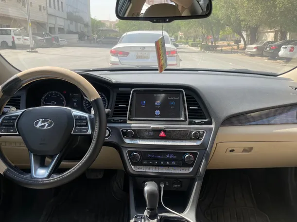Car image 20