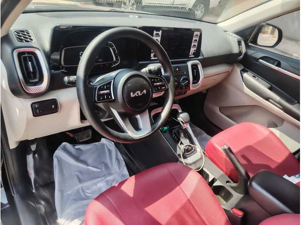 Car image 12