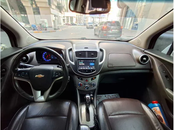 Car image 13