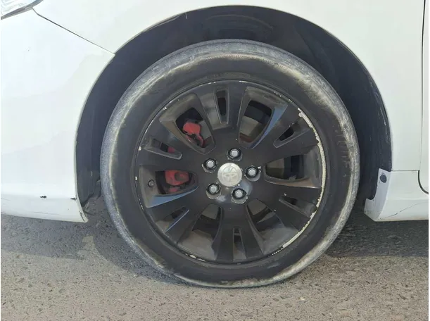 Car image 9