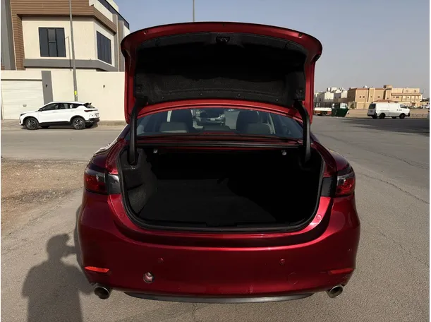 Car image 25