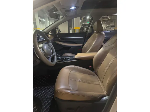 Car image 11