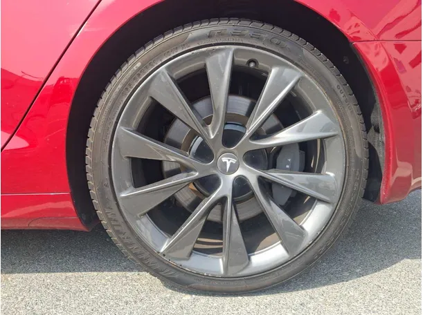 Car image 9