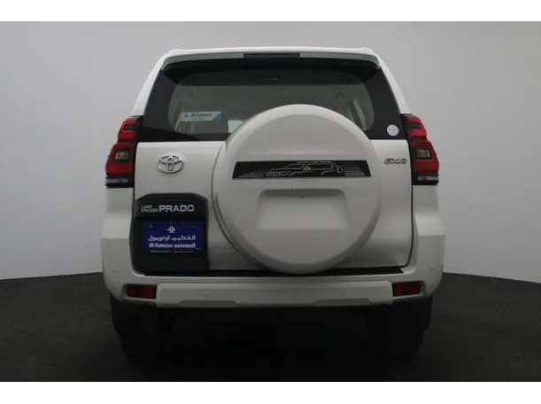 Car image 12