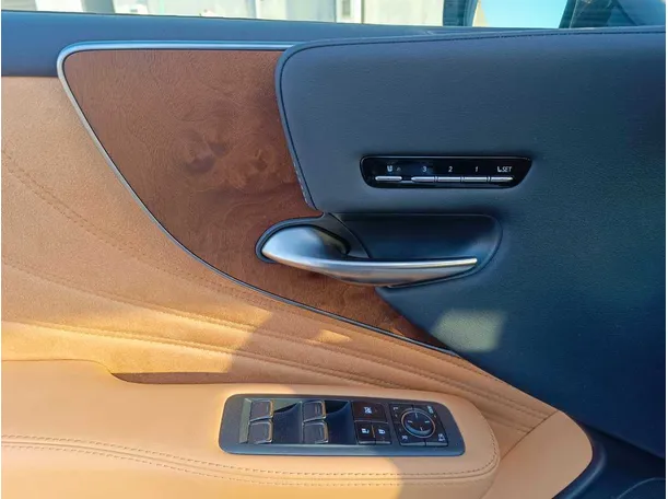 Car image 37