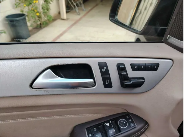 Car image 44