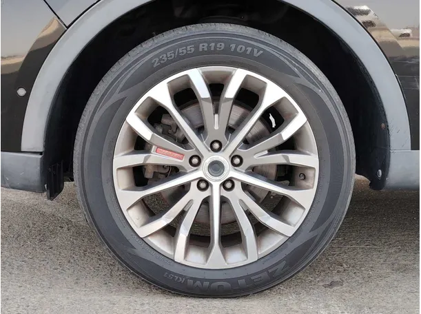 Car image 10