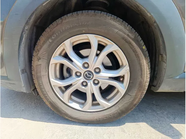 Car image 10
