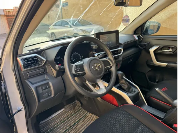 Car image 12