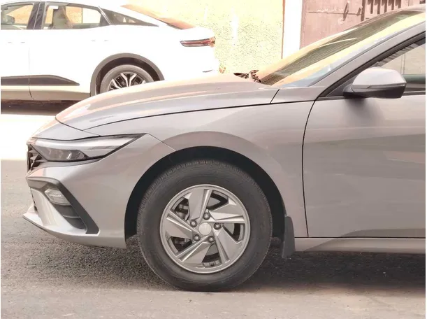 Car image 9