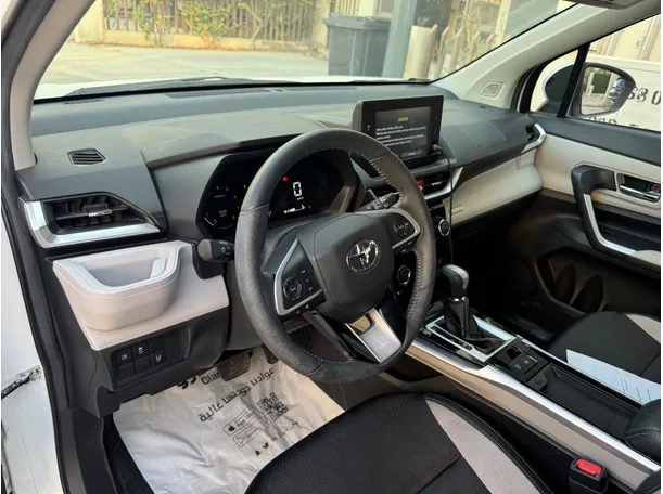 Car image 11
