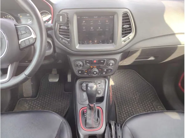 Car image 18