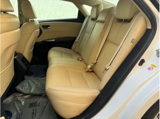 Car image 13
