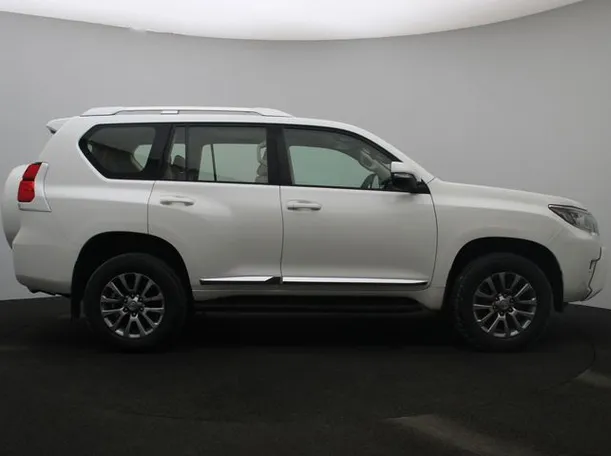 Car image 13