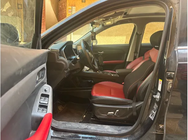 Car image 11