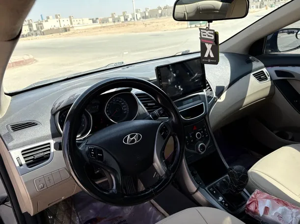 Car image 11