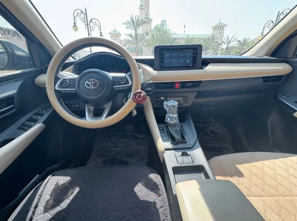 Car image 15