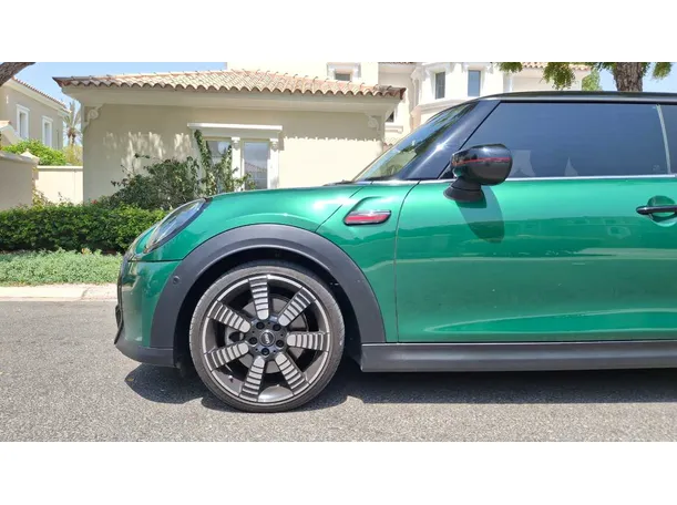 Car image 9