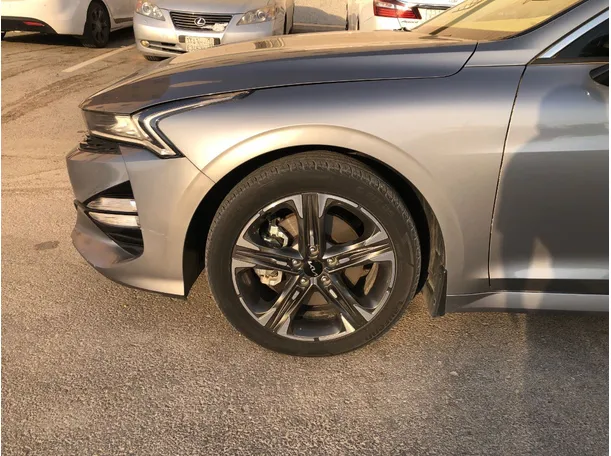 Car image 9