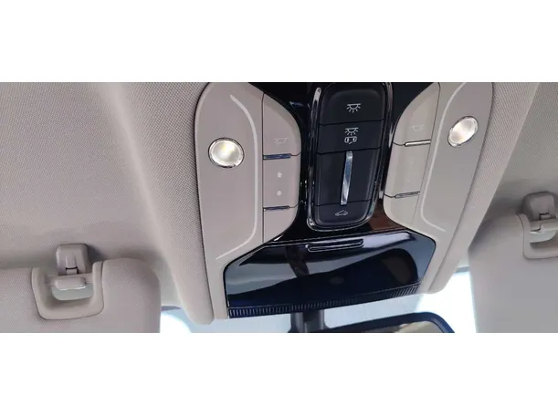 Car image 30