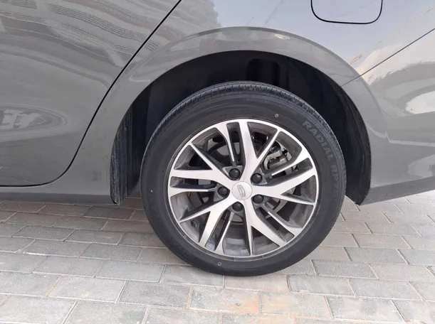 Car image 10