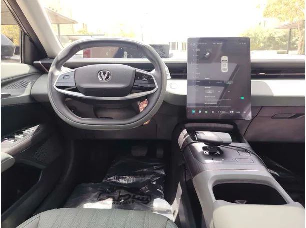Car image 19