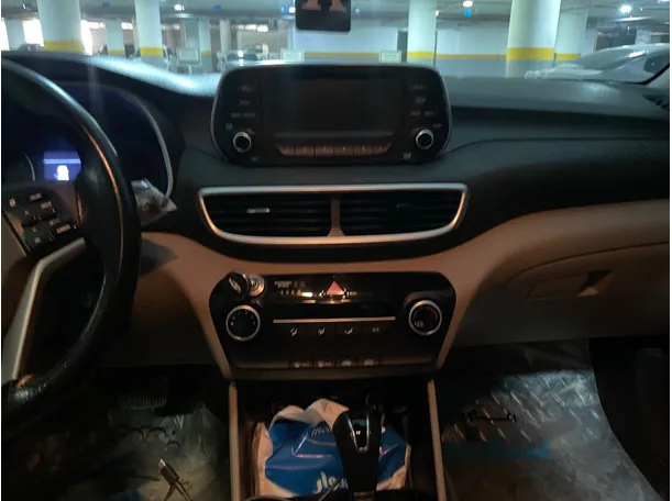Car image 19
