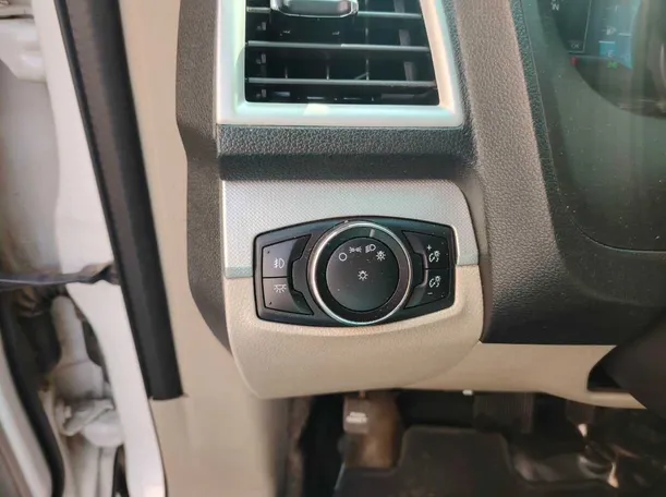 Car image 32