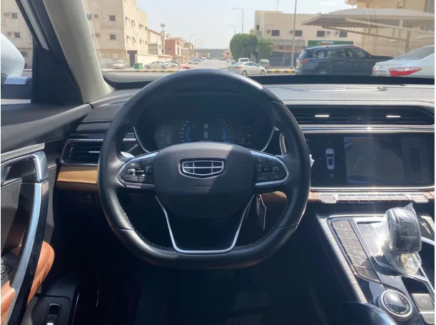 Car image 19