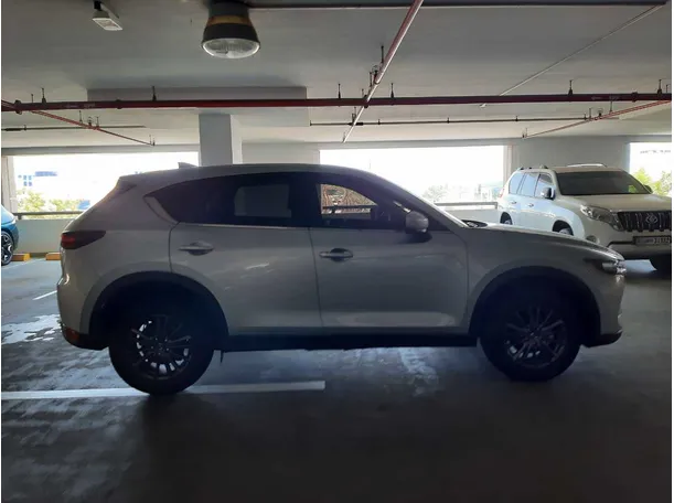 Car image 4