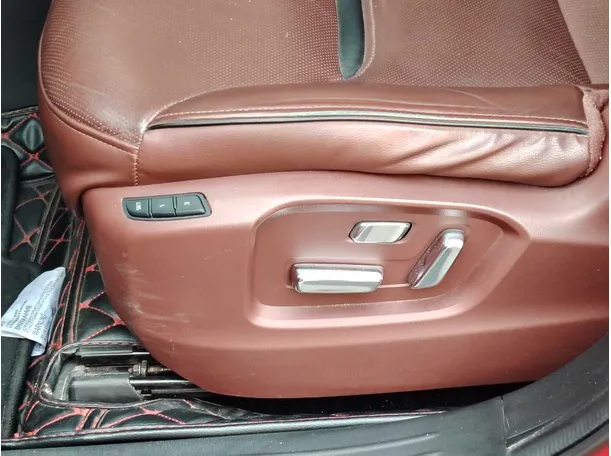 Car image 33