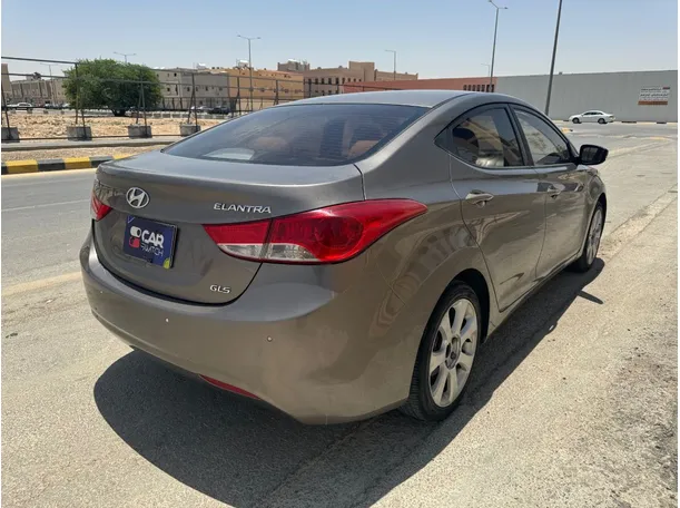 Car image 5