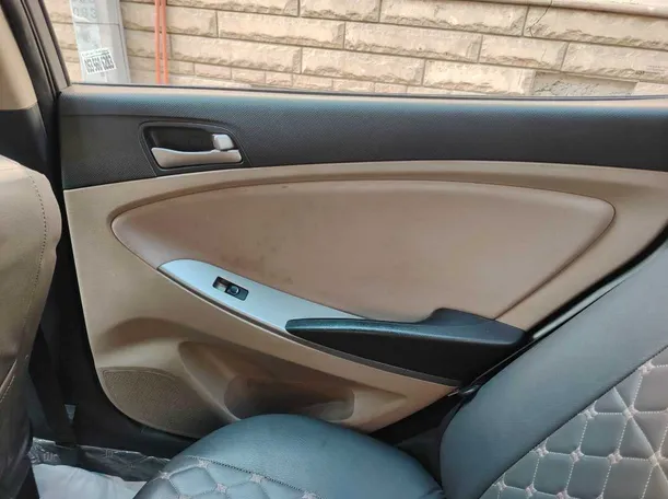 Car image 32