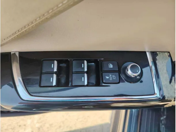 Car image 33