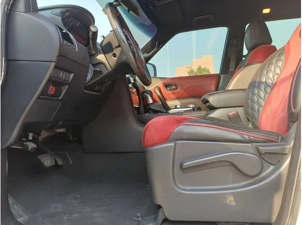 Car image 12