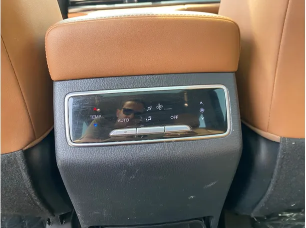 Car image 32