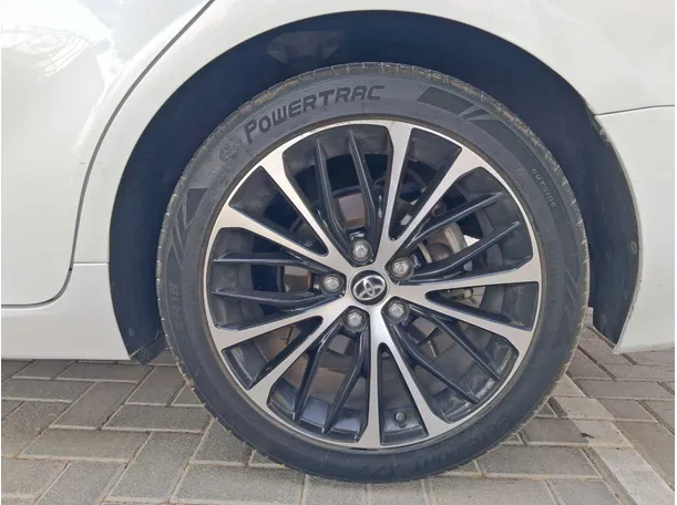 Car image 9
