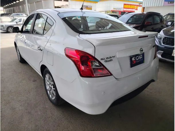 Car image 7