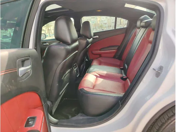 Car image 19