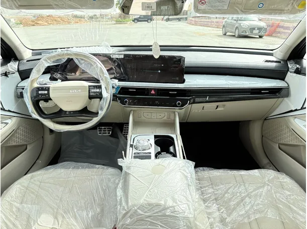 Car image 18