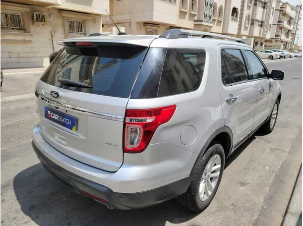 Car image 6