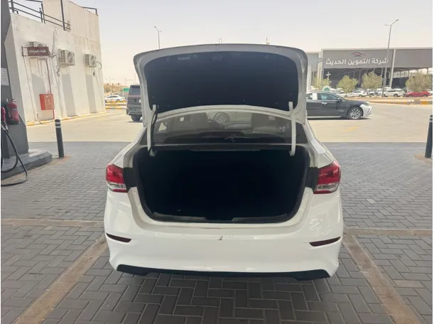 Car image 19