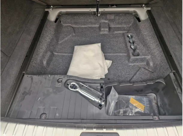 Car image 24