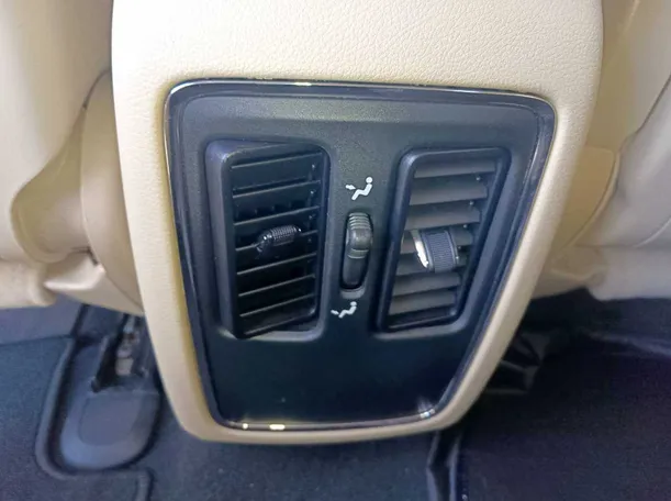 Car image 29